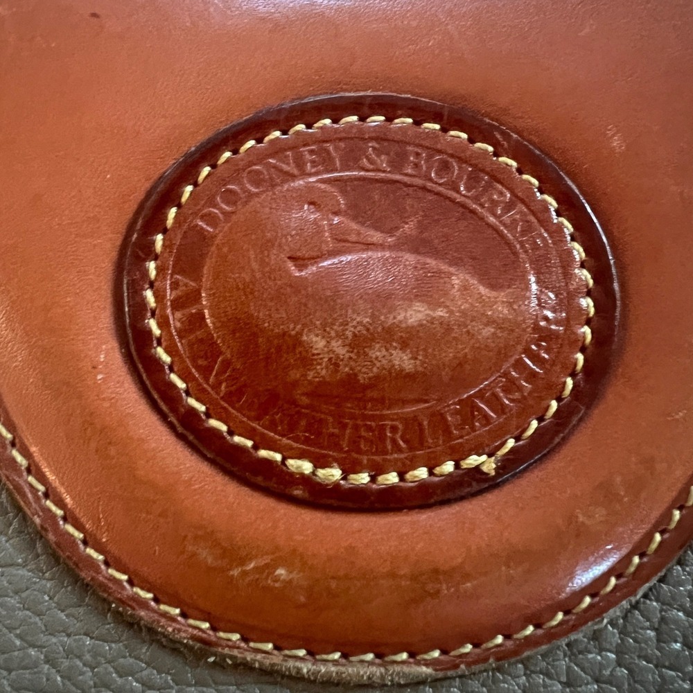 Dooney & Bourke Vintage Classic All Weather Leather Crossbody Bag Shoulder Bag - Picture 9 of 9